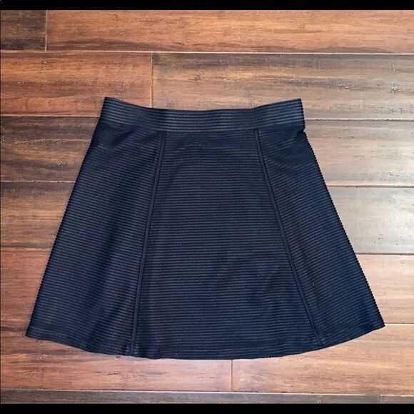 Vince Skirt   - Picture 1 of 4
